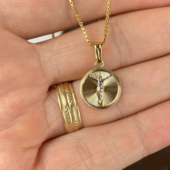 14k Gold Filled Round Jesus Christ Necklace for Womens Birthday Gifts Box 18" - Picture 7 of 8